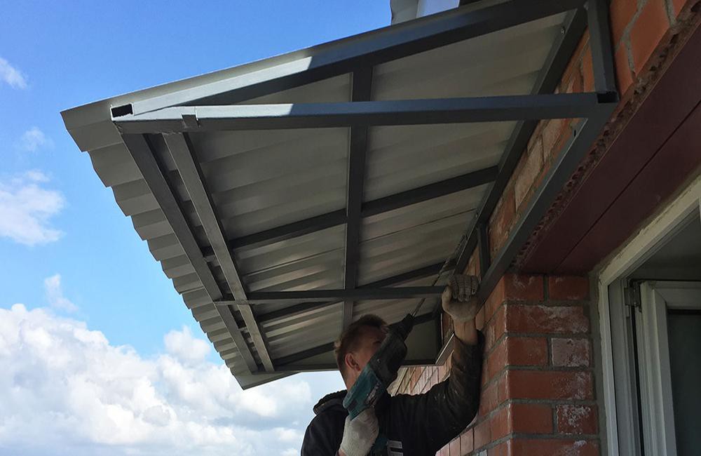 Монтаж крыши на балкон и лоджию: надежность и преимущества